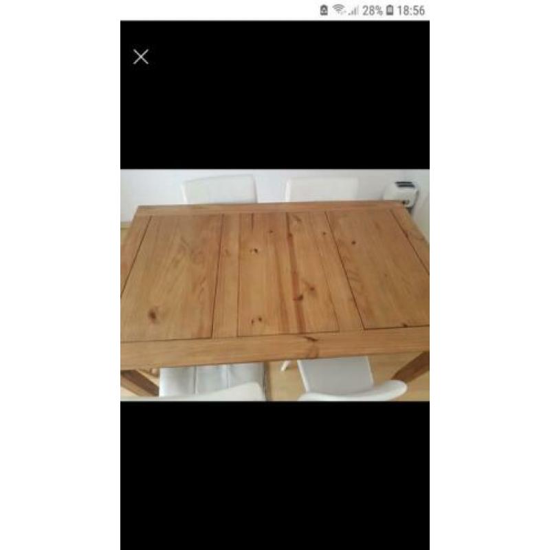 Eettafel 140 met 96 cm morgen weg voor 20 euro...