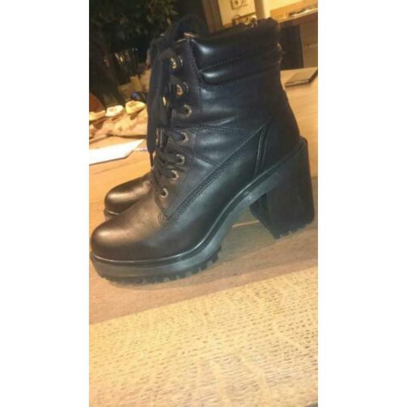 Super gave stoere veterboots, bikerboots, enkellaarsjes