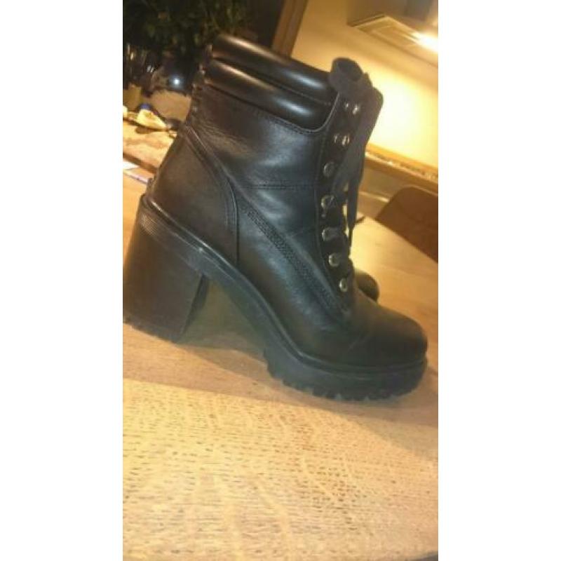 Super gave stoere veterboots, bikerboots, enkellaarsjes