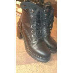 Super gave stoere veterboots, bikerboots, enkellaarsjes