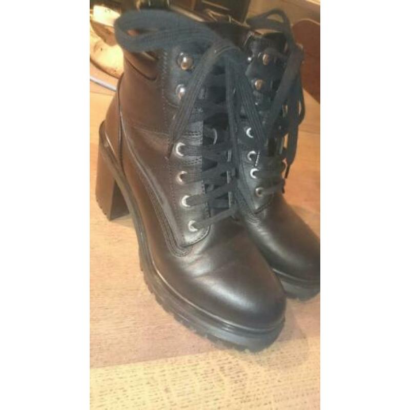 Super gave stoere veterboots, bikerboots, enkellaarsjes