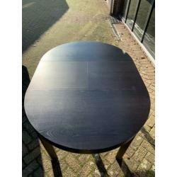 Uitklapbare Tafel met 6 Arend Stoelen