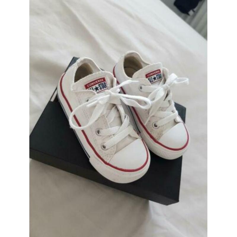 Converse all stars wit maat 23 (valt als 24)