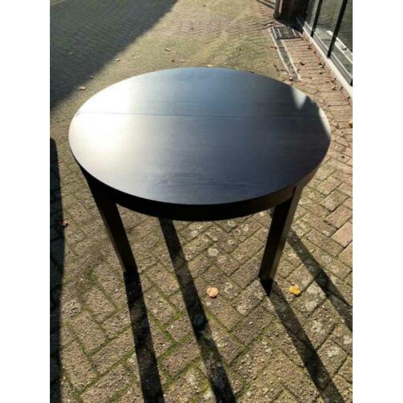 Uitklapbare Tafel met 6 Arend Stoelen