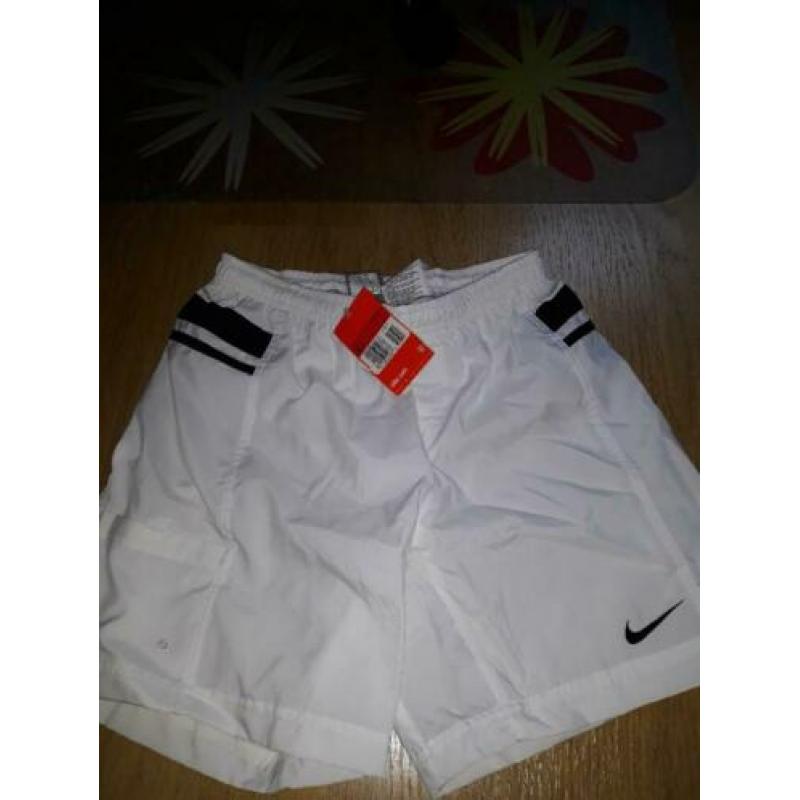 Nieuw Nike short maat 170