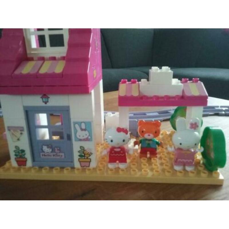 Unico plus Hello KITTY treinstation