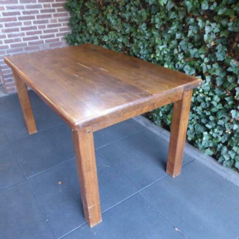 Tafel van massief eiken met 4 stoelen | zeer degelijk !