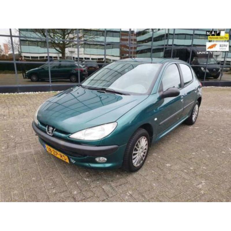 Peugeot 206 1.6 XT Nieuwe APK 5D NAP