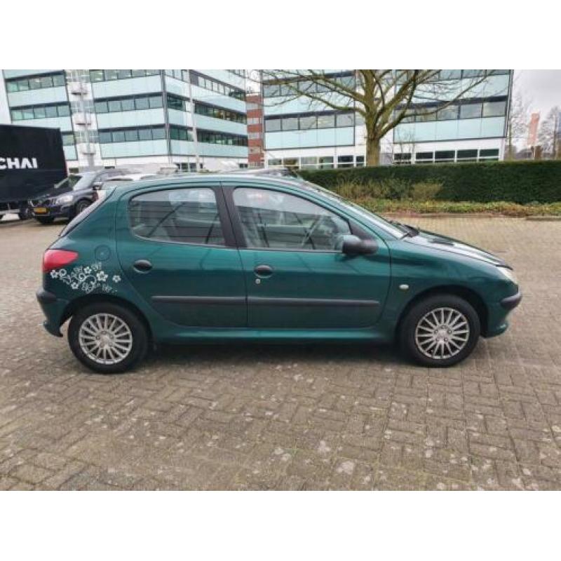 Peugeot 206 1.6 XT Nieuwe APK 5D NAP