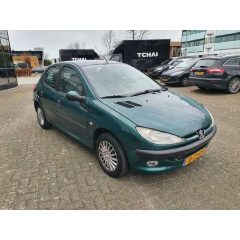 Peugeot 206 1.6 XT Nieuwe APK 5D NAP