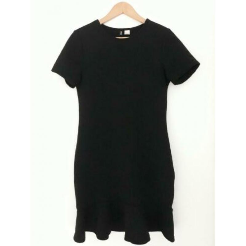 Zwart jurkje volant little black dress H&M maat 44/42/40