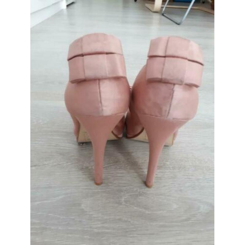 Roze schoenen met hoge hakken, maat 37.