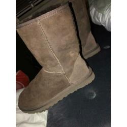 UGGS MAAt 37 !!