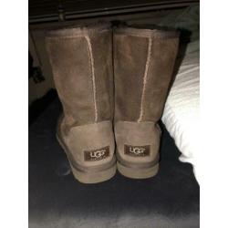 UGGS MAAt 37 !!