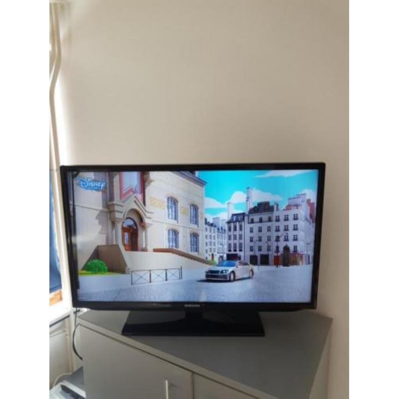 SAMSUNG SMART LCD TV FULL HD 32INCH 82cm