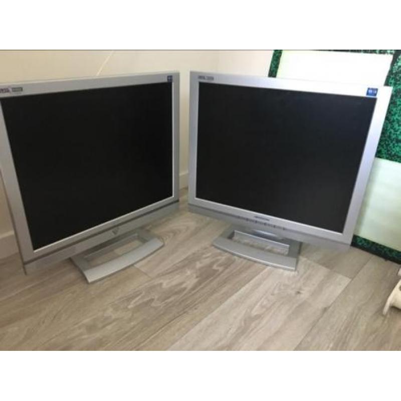 Twee Medion monitoren 48 cm diagonaal