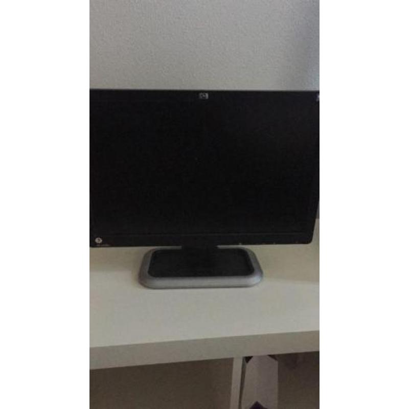 TruVision LCD Color Monitor 17" NIEUW! + HP L1908w Monitor