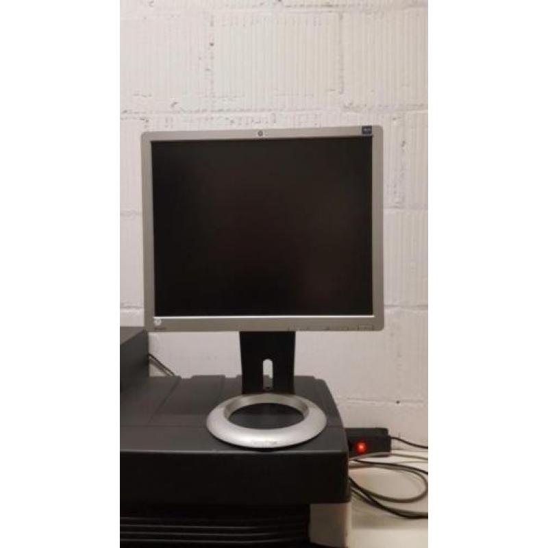 Partij HP 19" monitoren + Neo Flexvoet, KSB Den Bosch OA070