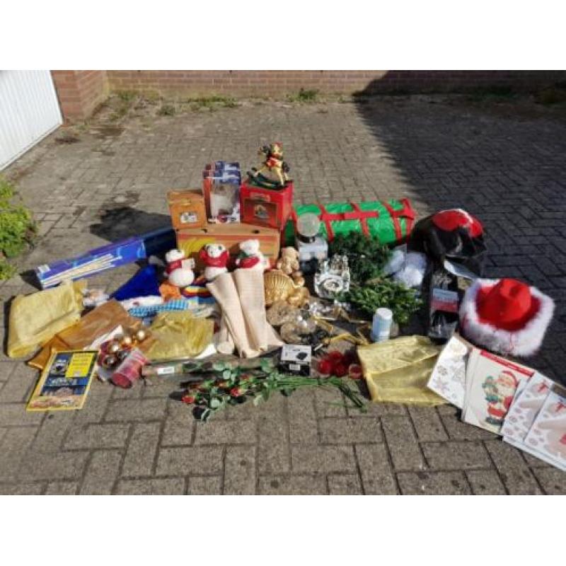 Garage opgeruimd Diverse kerst spullen