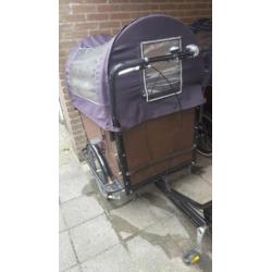 Leuke bakfiets met babyschaal