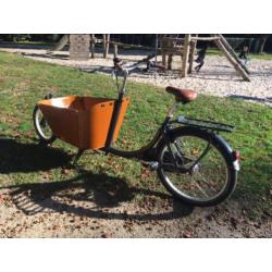 Mooie Babboe City bakfiets met nieuwe regentent