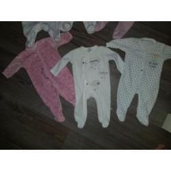 6 stuks Pyjama's maat 50/56