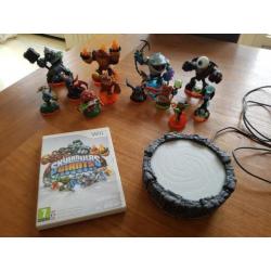 Wii Skylanders Giants spel, portaal en 12 skylanders